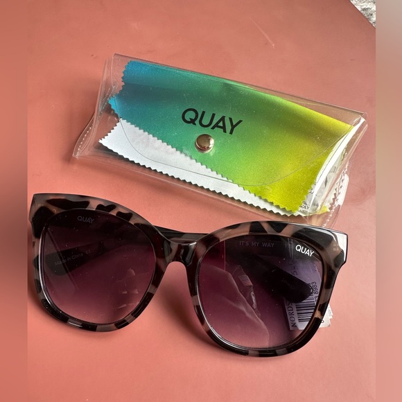 Quay Australia Accessories - NWT Quay sunnies “it’s my way 125”